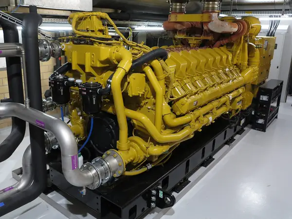 Agregat prądotwórczy Caterpillar z silnikiem V16 — zdjęcie poglądowe